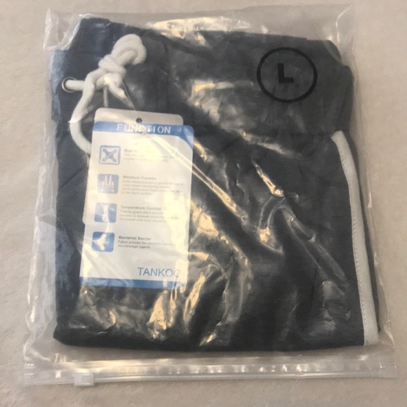 2 pairs of athletic shorts! - Picture 3 of 4